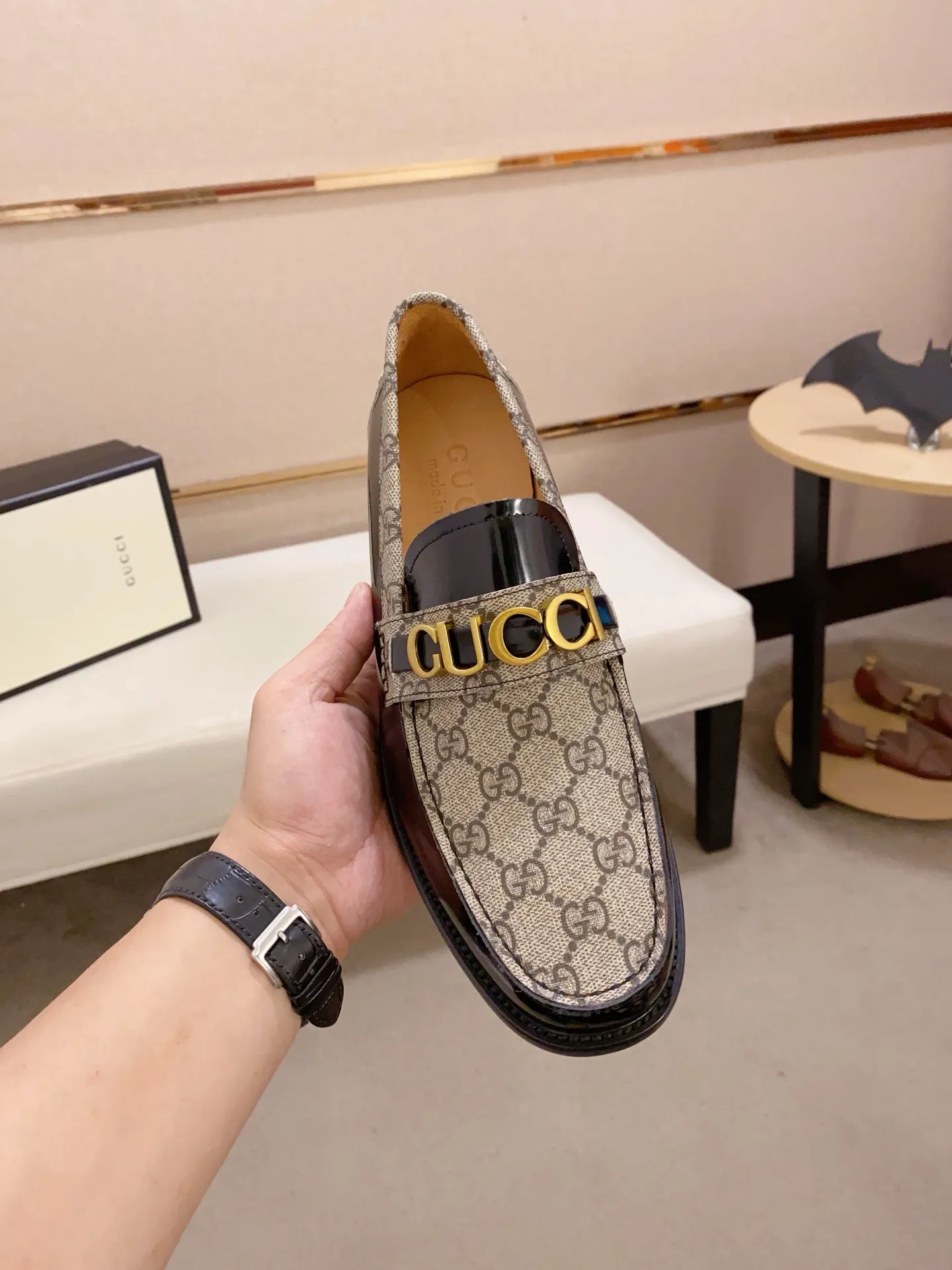 Men's shoes 💰: 580💰 (GUCCI) new series ss hot new products 💢 💠 Casual leather shoes 👞, first layer of cowhide, upper hardware buckle and logo on the side of the shoe, insole and sole with brand logo 💠 💎 Upper: 100% cowhide 💎 Lining: cowhide/100% 💎Feet: cowhide/100% 💎Sole: rubber/100% 💎SIZE: 38 39 40 41 42 43 44 Can be customized 45